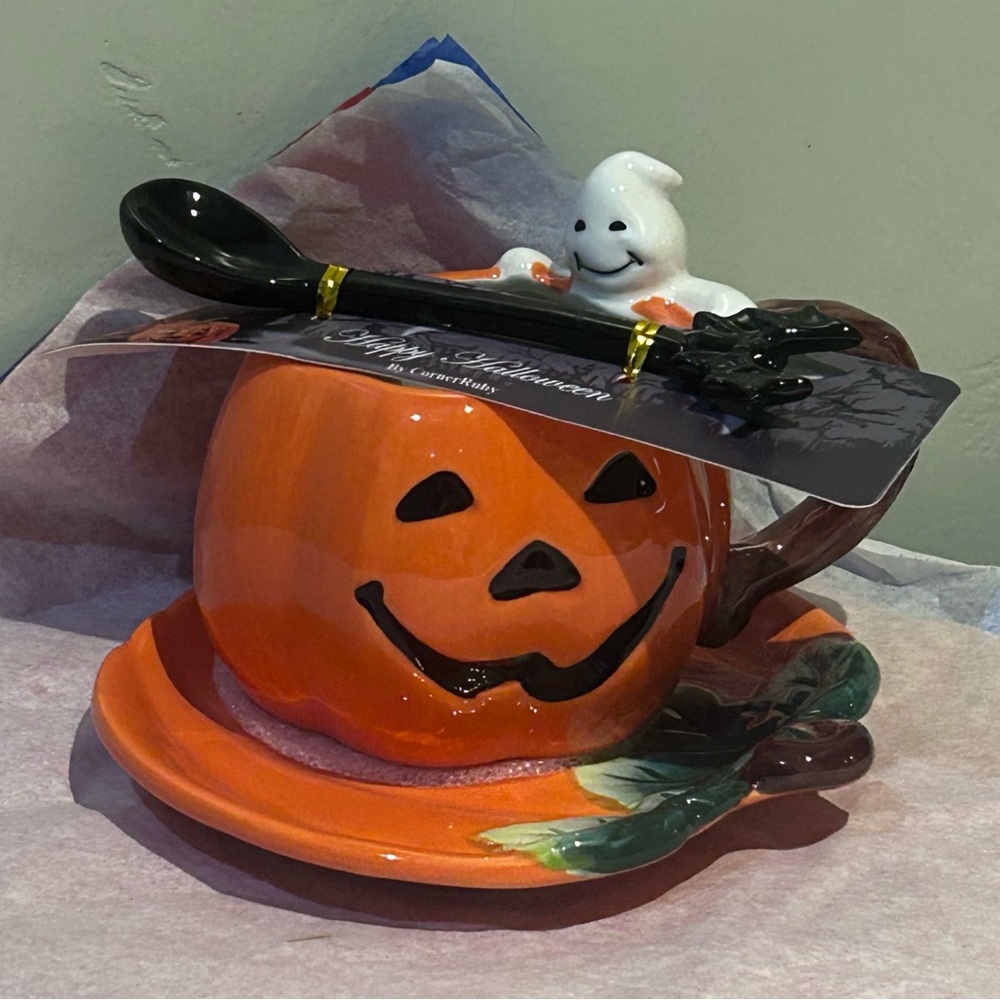 HAPPY HALLOWEEN By Corner Ruby 3 Piece Ceramic Pumpkin Mug, Saucer & Spoon Set. - Picture 7 of 12